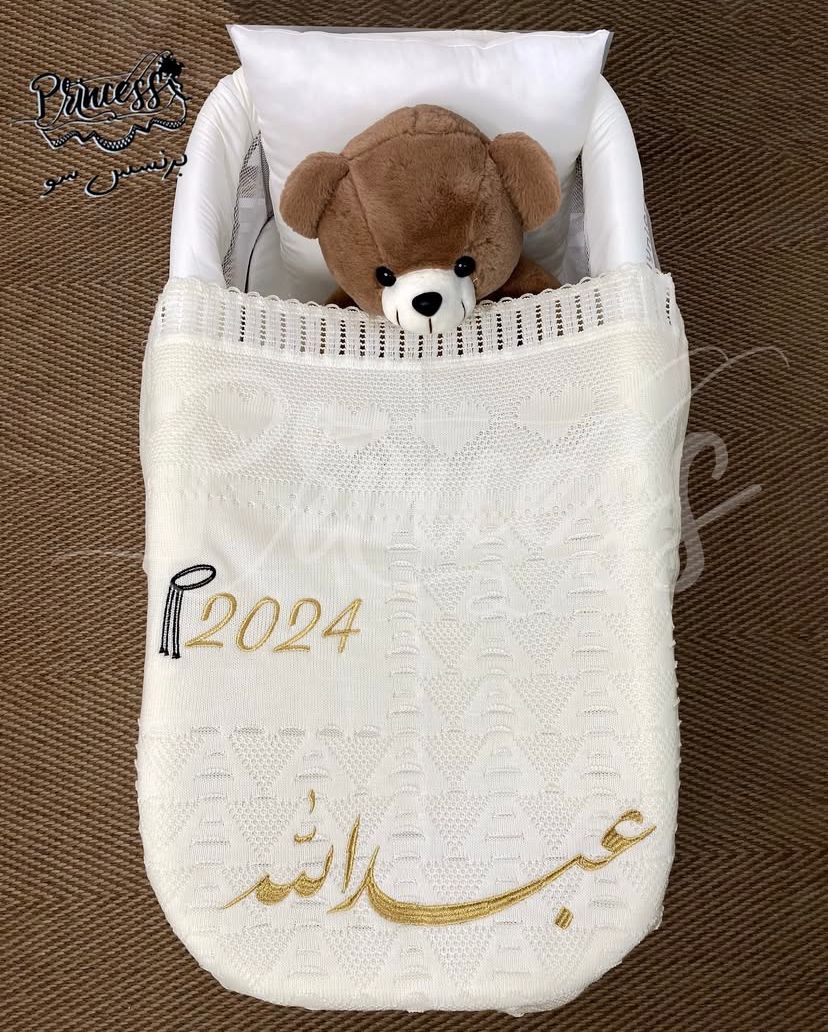 بطانية تريكو مع تطريز